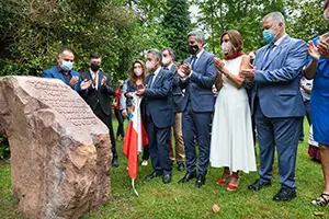 11:00 horas. Parque Municipal Conde San Diego, Cabezón de la Sal. El presidente de Cantabria, Miguel Ángel Revilla, junto con el vicepresidente y consejero de Universidades, Igualdad, Cultura y Deporte, Pablo Zuloaga, y varios consejeros, preside el homenaje al pueblo cántabro por su comportamiento durante la pandemia organizado con motivo del Día de Cantabria. 9 de agosto de 2020 © Raúl Lucio