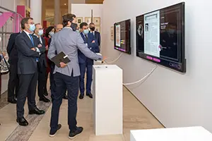 O presidente da Xunta, Alberto Núñez Feijóo, acompañado polo conselleiro de Cultura, Educación e Universidade, Román Rodríguez, inaugura a exposición Galicia, de Nós a nós. Cidade da Cultura (Santiago de Compostela, 02/10/20.