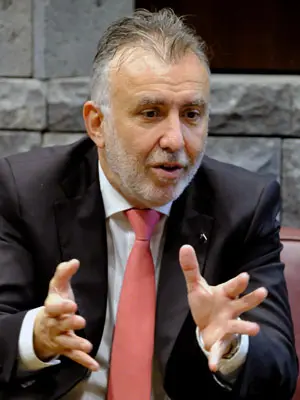 01 Presidente Ángel Víctor Torres