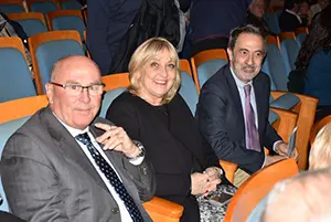 Gladys con autoridades españolas