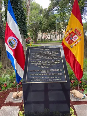 Placa emigrantes en Costa Rica