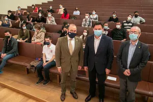 O secretario xeral da Emigración, Antonio Rodríguez Miranda, acompañado do reitor da Universidade de Santiago de Compostela, Antonio López, preside o acto de benvida dos novos bolseiros de Excelencia Mocidade Exterior.