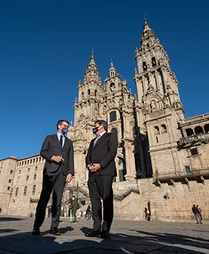 O titular do Goberno, Alberto Núñez Feijóo, e o ministro de Inclusión, Seguridade Social e Migracións, José Luis Escrivá, comparece en rolda de prensa ante os medios de comunicación para presentar o convenio entre o Ministerio e a Xunta para desenvolver itinerarios de inclusión. Pazo de Raxoi, Santiago de Compostela, 20/01/22.