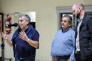 Gustavo Yepes con Secretario y Consejero