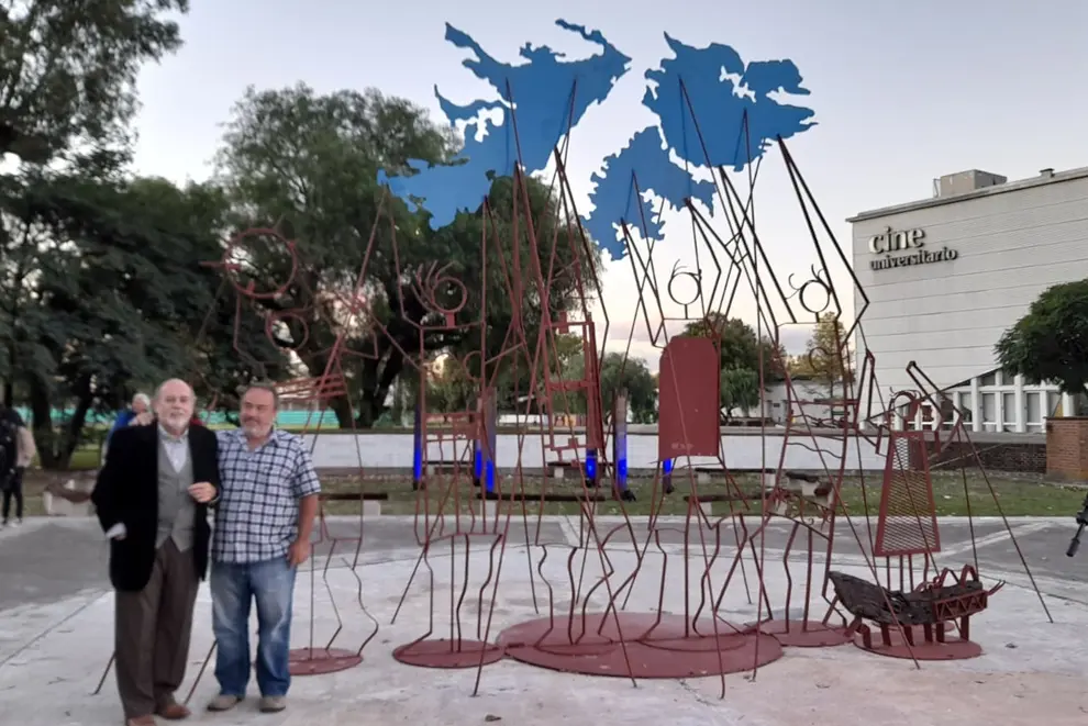 Escultura Magalhaes-Borre y Daniel Lopez