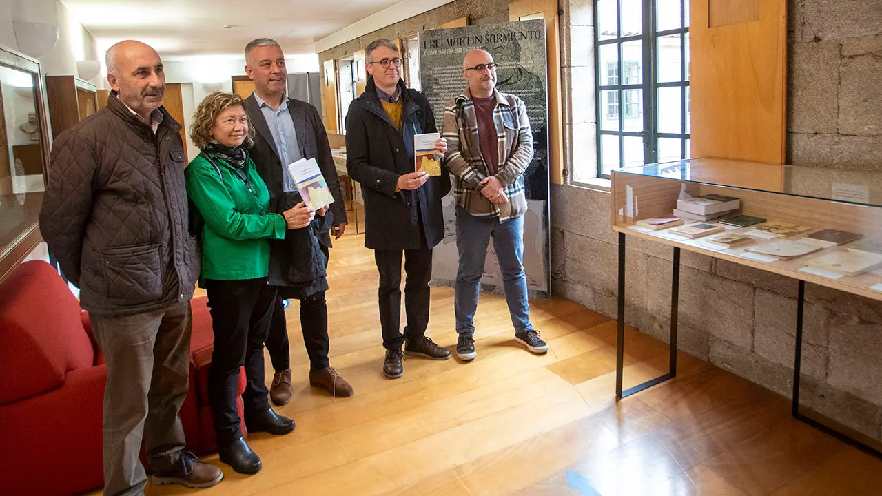 O secretario xeral de Política Lingüística, Valentín García, participa na presentación do libro Tempo novo, de Xosé Neira Vilas, editado por Galaxia.