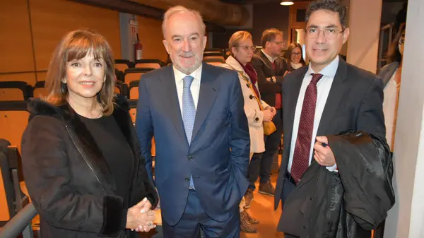 Ana Olivera- sub sec cultura y Consejero cultural Luis Romera de la emb...