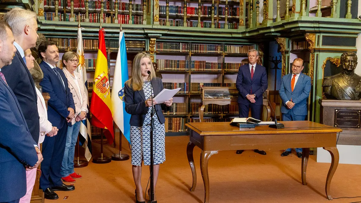 9,30 h.-         O presidente da Xunta, Alfonso Rueda, acompañado polo secretario xeral da Emigración, Antonio Rodríguez Miranda, asistirá á toma de posesión da nova delegada da Xunta no Uruguai, María Elvira Domínguez Alonso. 

foto xoán crespo
