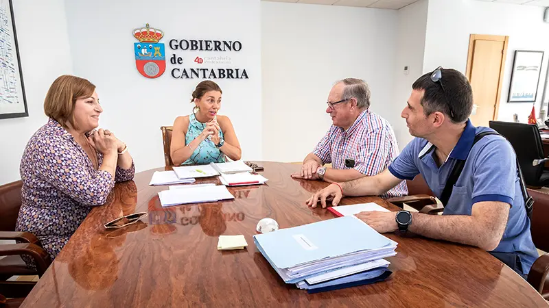 10:00.- Despacho de la consejera
La consejera de Presidencia, Interior, Justicia y Acción Exterior, Paula Fernández, se reúne con representantes de la Casa de Cántabria en Barakaldo.
11 de julio de 2022
Fotografía: Silvia Bouzo