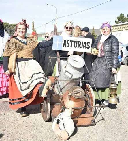 Centro Asturiano Comodoro desfile colectividades 3