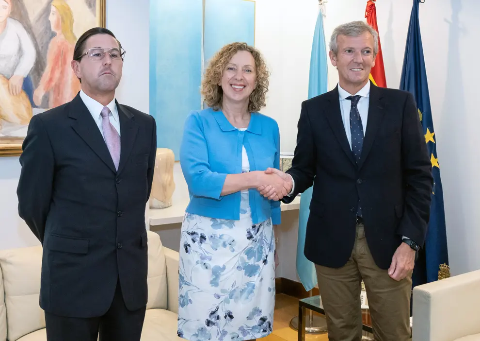 O presidente da Xunta, Alfonso Rueda, reúnese coa embaixadora de Lituania, Lyra Puišyté-Bostroem, no seu despacho. Edificio Administrativo de San Caetano, Santiago de Compostela, 16/09/22.