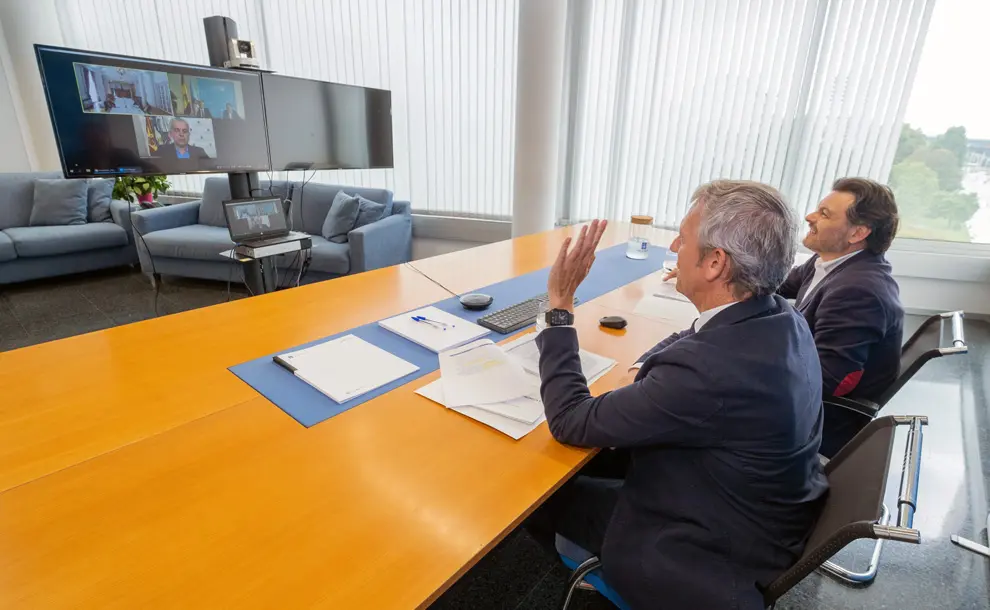 O presidente da Xunta, Alfonso Rueda, acompañado do secretario xeral de Emigración, Antonio Rodríguez Miranda, realiza unha videoconferencia co xefe do Goberno da Cidade Autónoma de Bos Aires, Horacio Rodríguez Larreta. Delegación da Xunta en Vigo, 18/09/22.