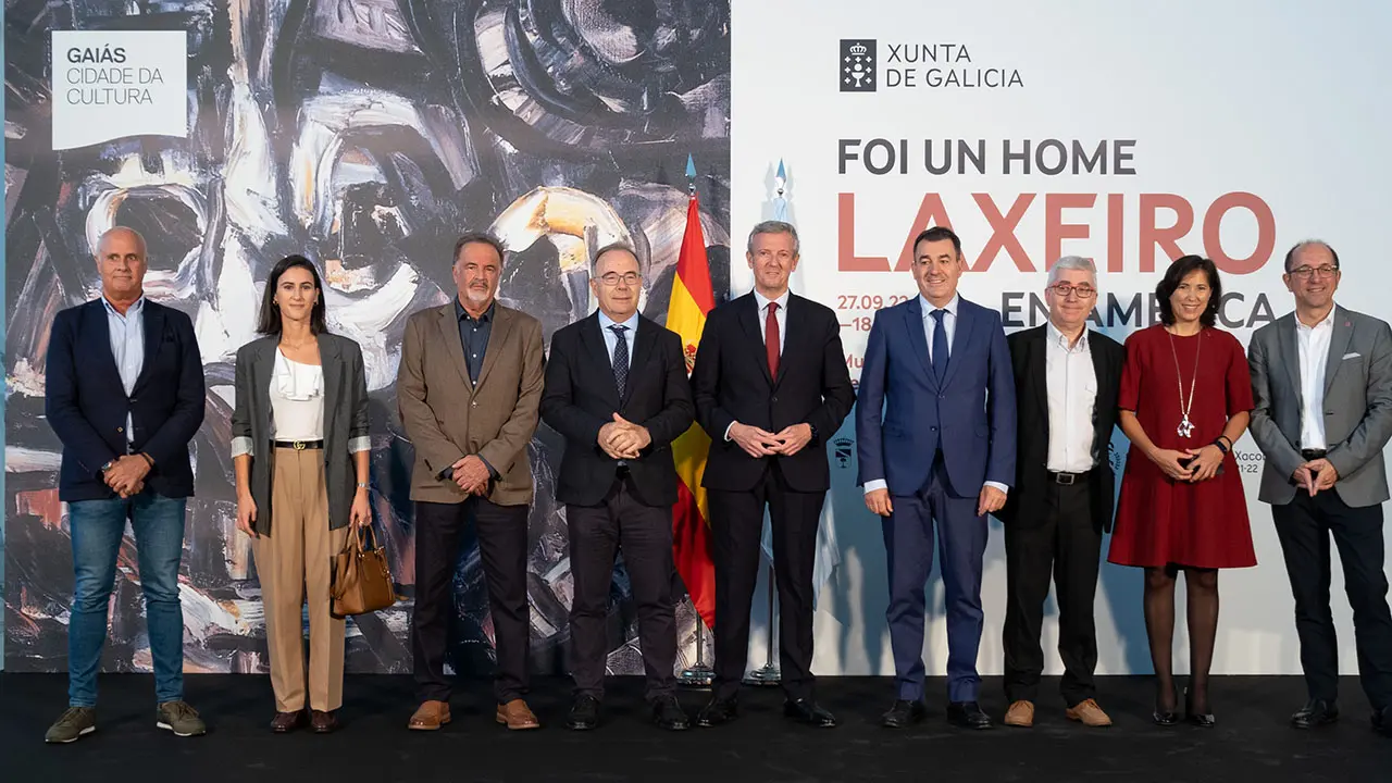 O titular do Goberno galego, Alfonso Rueda, acompañado do conselleiro de Cultura, Educación, FP e Universidades, Román Rodríguez, inaugura a exposición Foi un home. Laxeiro en América (Buenos Aires, 1950-1970). , 27/09/22.