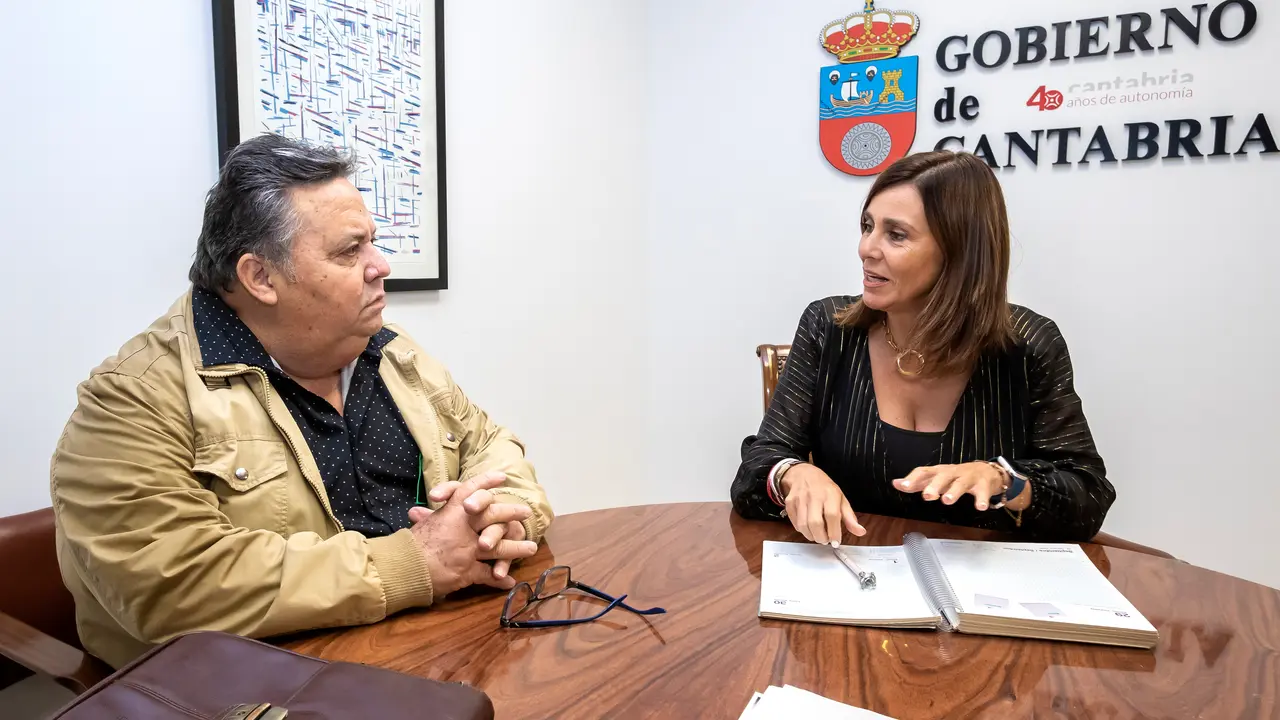 10:30 horas. Despacho de la consejera de Presidencia, Interior, Justicia y Acción Exterior
La consejera de Presidencia, Interior, Justicia y Acción Exterior, Paula Fernández,

se reúne con representantes de la Casa de Cantabria de Camagüey (Cuba)
29 de septiembre de 2022
Fotografía: Silvia Bouzo