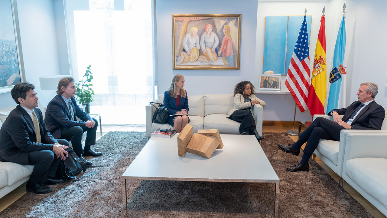 O titular do Goberno galego, Alfonso Rueda, mantén unha reunión coa embaixadora dos Estados Unidos de América, Julissa Reynoso. , 19/10/22.