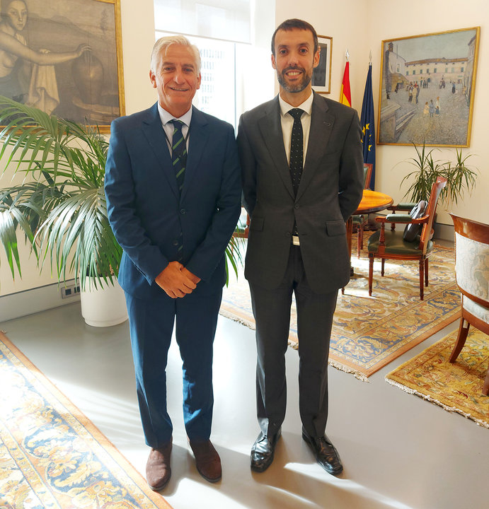 Xavier Marti-director de Consulares, con Alvelo