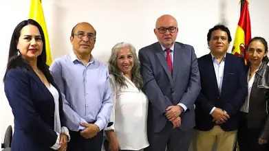 Día del Español en Santo Domingo (Ecuador) Consejero y representantes de asociaciones con el Consul