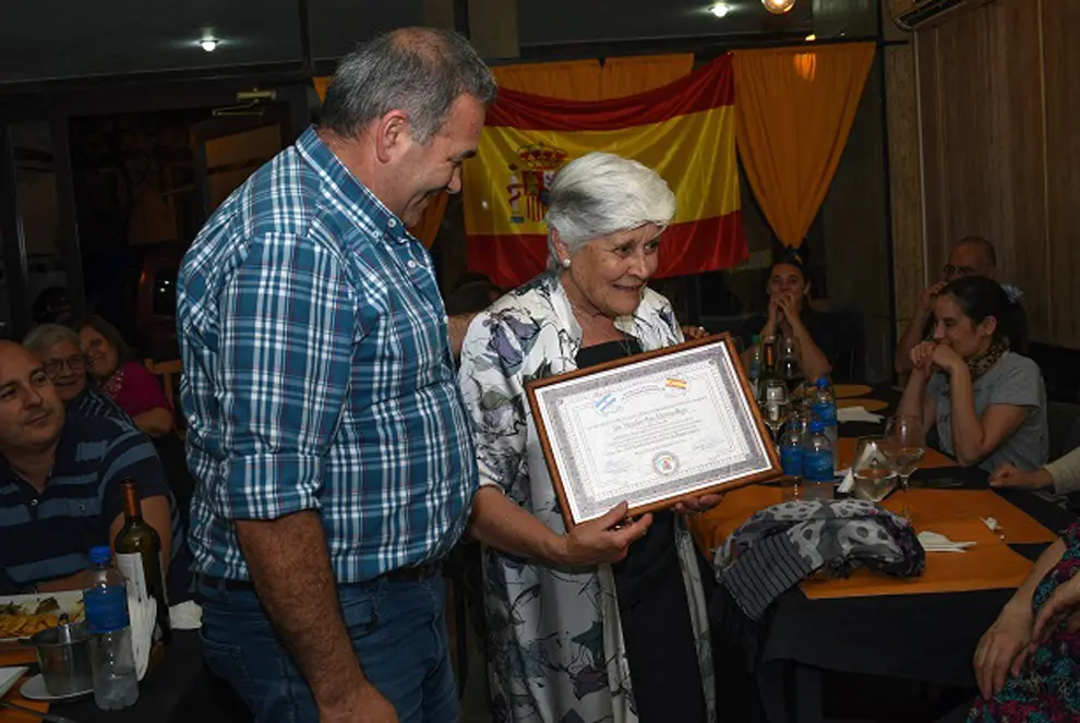 trenque lauquen-cena aniv-Diploma Haydee Merino