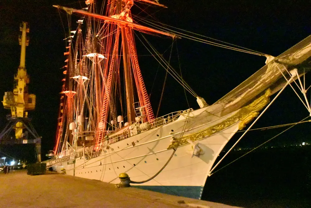 El Elcano en Montevideo