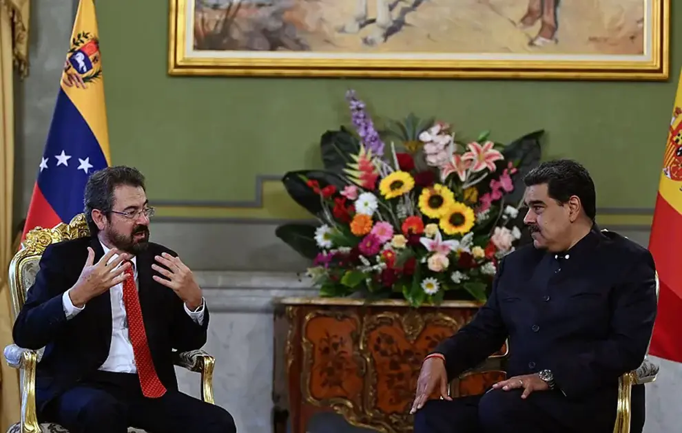 EMBAJADOR SANTOS PRESENTA CREDENCIALES ANTE  MADURO 3