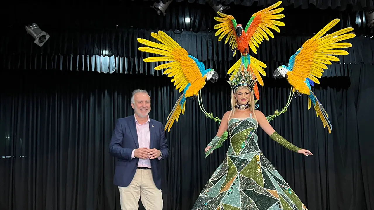 Torres y Traje que llevará la Reina a Tenerife