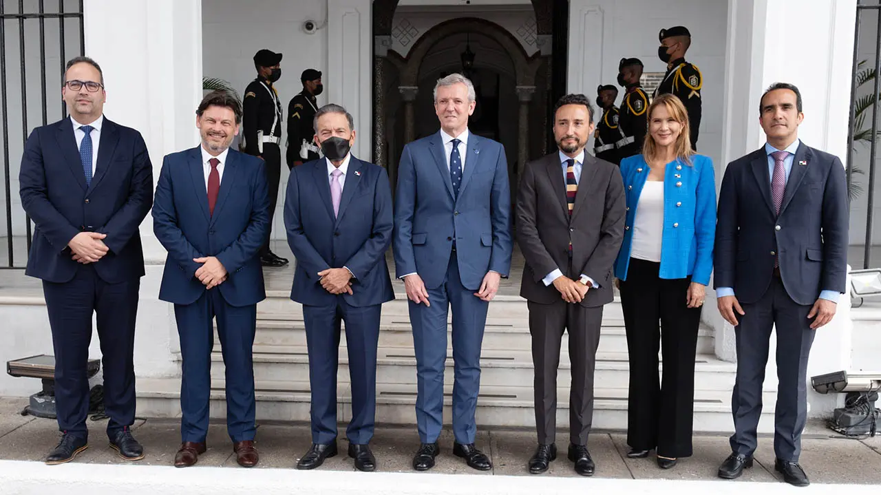 O titular da Xunta, Alfonso Rueda, participa na primeira palada para a construción do monumento aos galegos que participaron na construción da Canle de Panamá. Calzada de Amador.