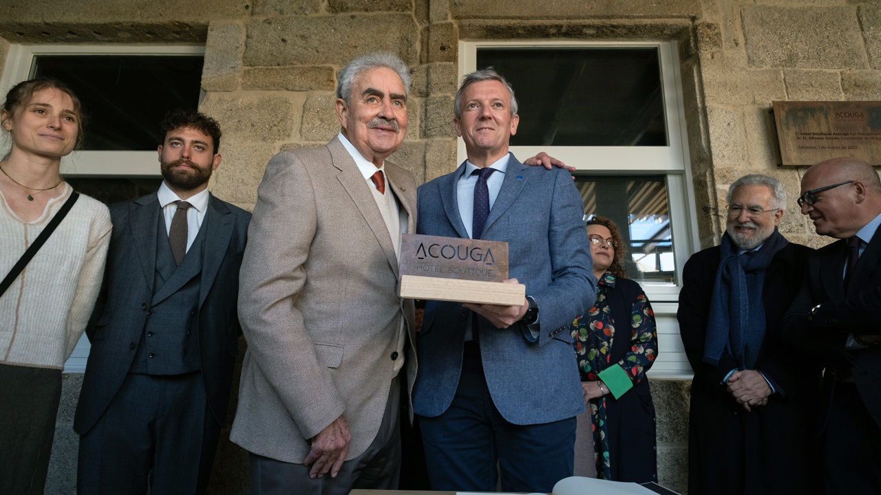 O titular do Executivo galego, Alfonso Rueda, asiste á inauguración do Hotel Acouga, onde se presenta a Revista Xanela. Hotel Acouga (Celanova), 01/03/23.