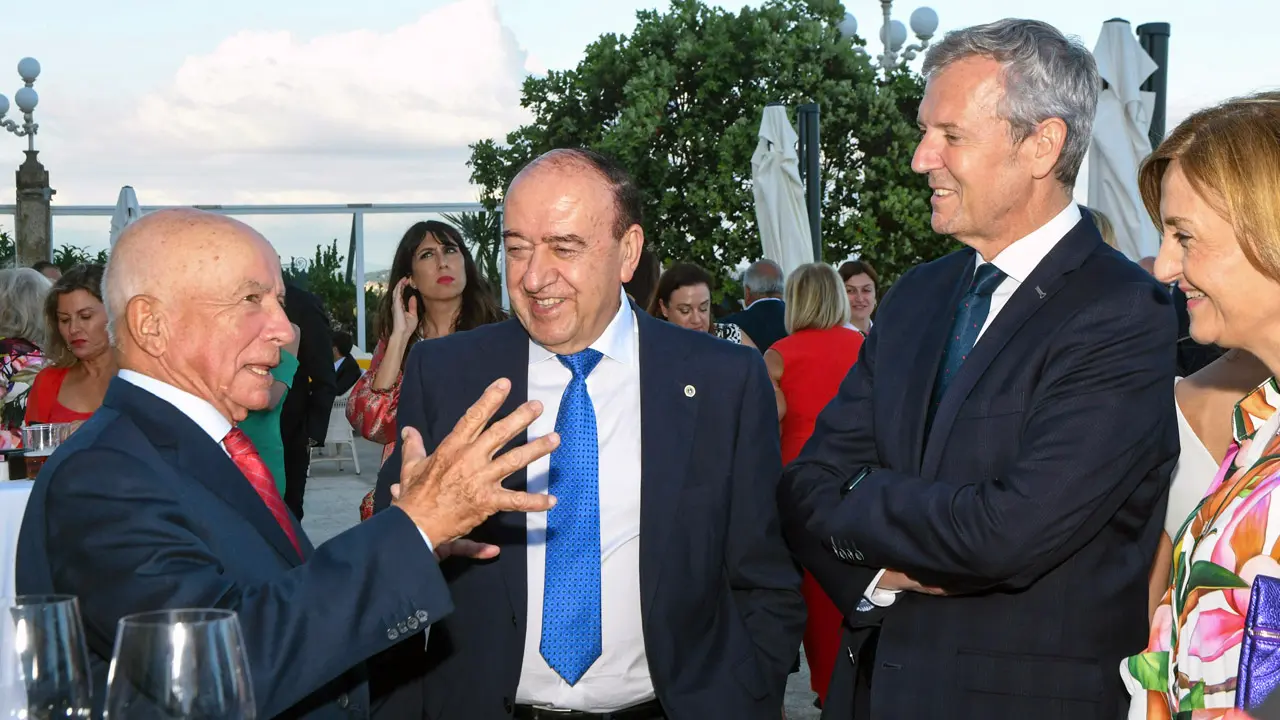 O presidente da Xunta, Alfonso Rueda, acompañado do conselleiro de Cultura, Educación, Formación Profesional e Universidades, Román Rodríguez, preside a entrega dos III Premios Empresariais A Toxa, organizada pola Asociación de Empresarios Gallegos en Madrid (Aegama).
