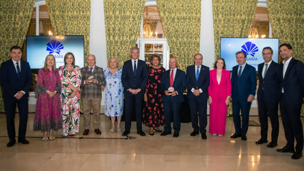 O presidente da Xunta, Alfonso Rueda, acompañado do conselleiro de Cultura, Educación, Formación Profesional e Universidades, Román Rodríguez, preside a entrega dos III Premios Empresariais A Toxa, organizada pola Asociación de Empresarios Gallegos en Madrid (Aegama).