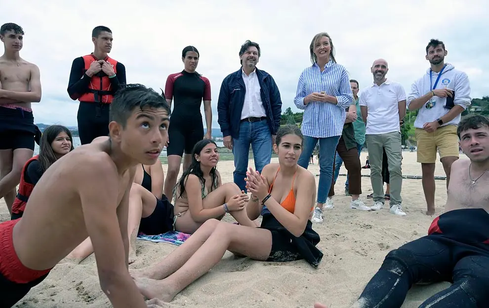 Bergondo. A Coruña
A conselleira de Política Social e Xuventude, Fabiola García, e o secretario xeral de Emigración, Antonio Rodríguez Miranda, visitan o campamento que ten lugar no albergue xuvenil de Gandarío, no que participan mozos galegos do exterior 
19/07/2023
Foto: Moncho Fuentes / AGN A Coruña 





