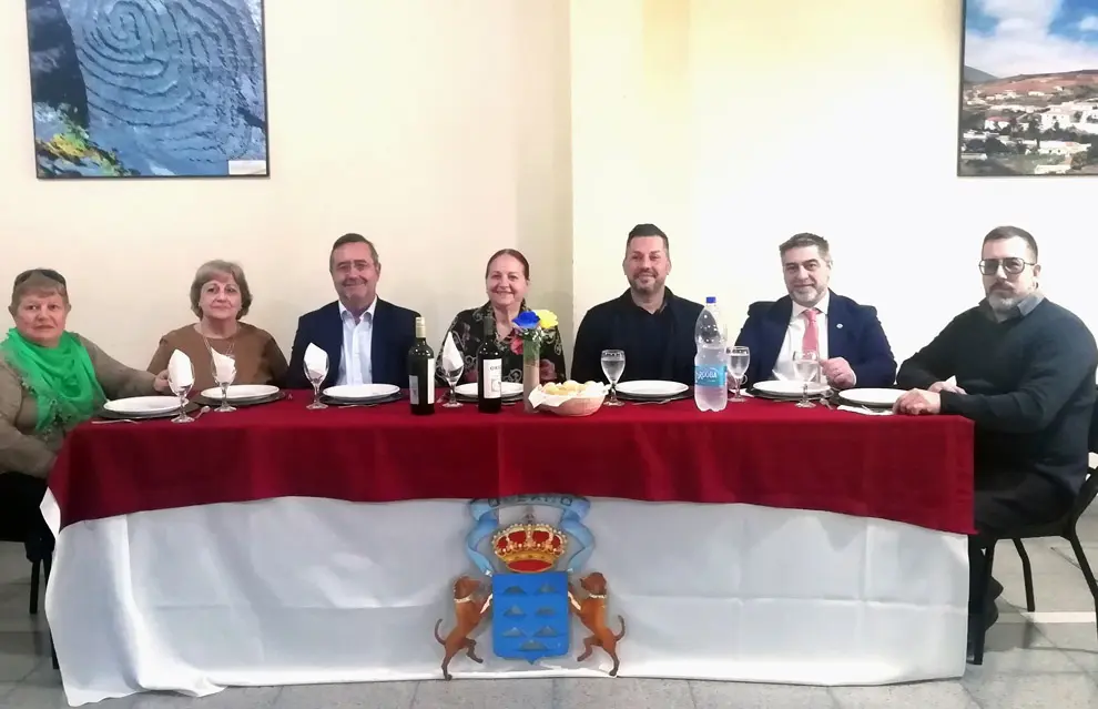 José Téllez junto a dirigentes de Centros Canarios en Bs As