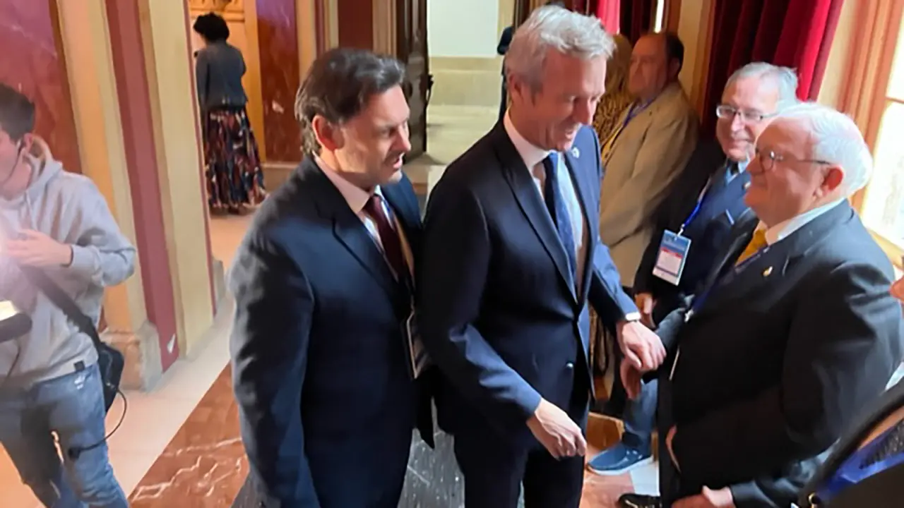 Rueda, acompañado de Miranda, saluda a participantes 2