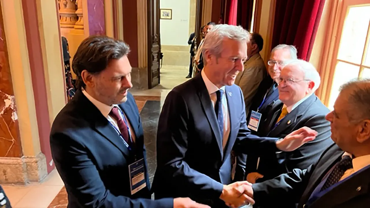 Rueda, acompañado de Miranda, saluda a participantes 3