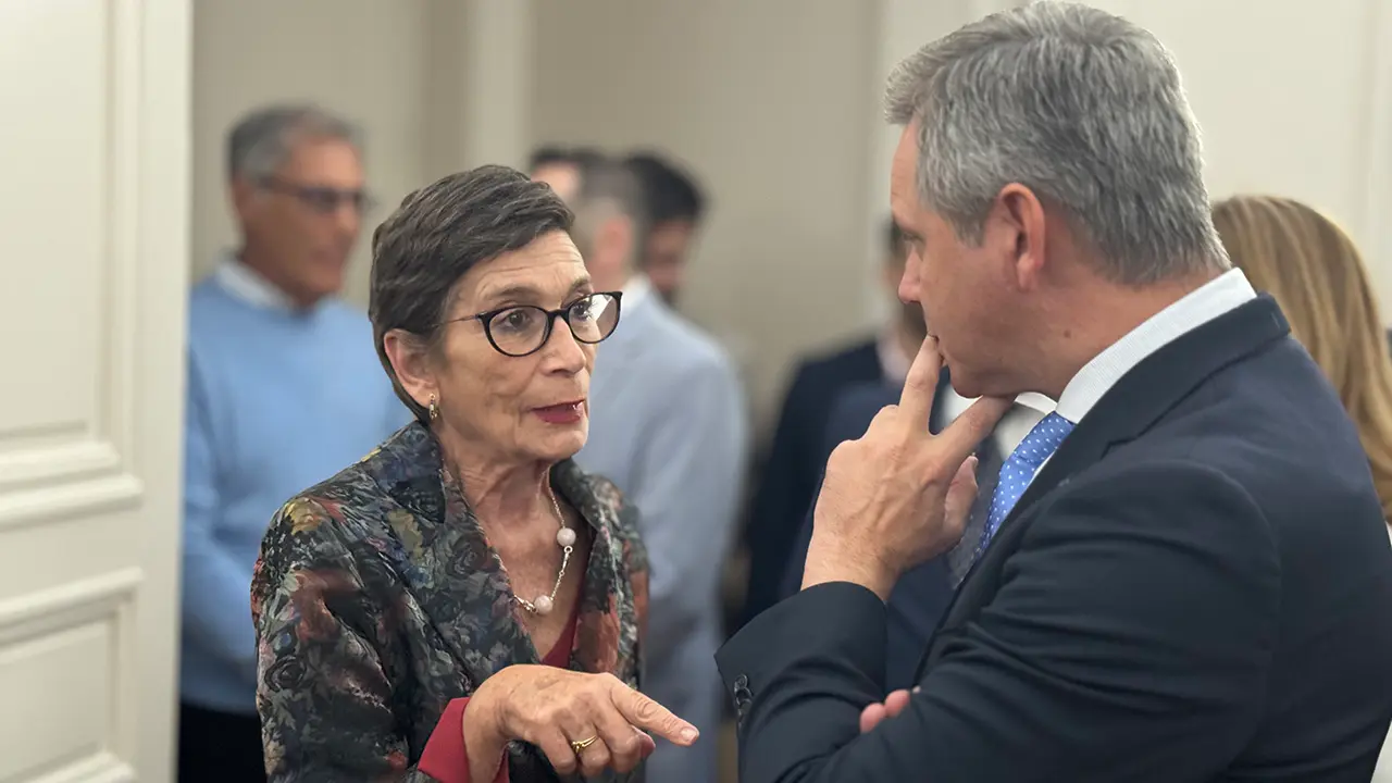 Ministro Sanidad en BB AA 2