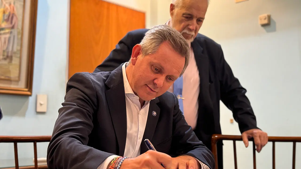 Ministro Sanidad en BB AA 7