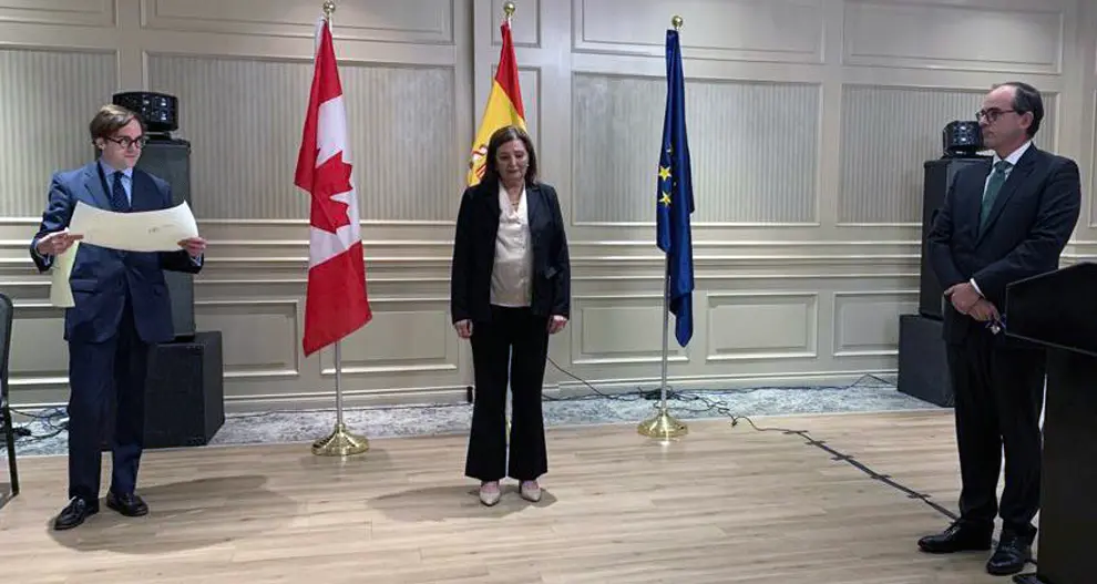 Canada.Medalla a Carmen de la Fuente 1