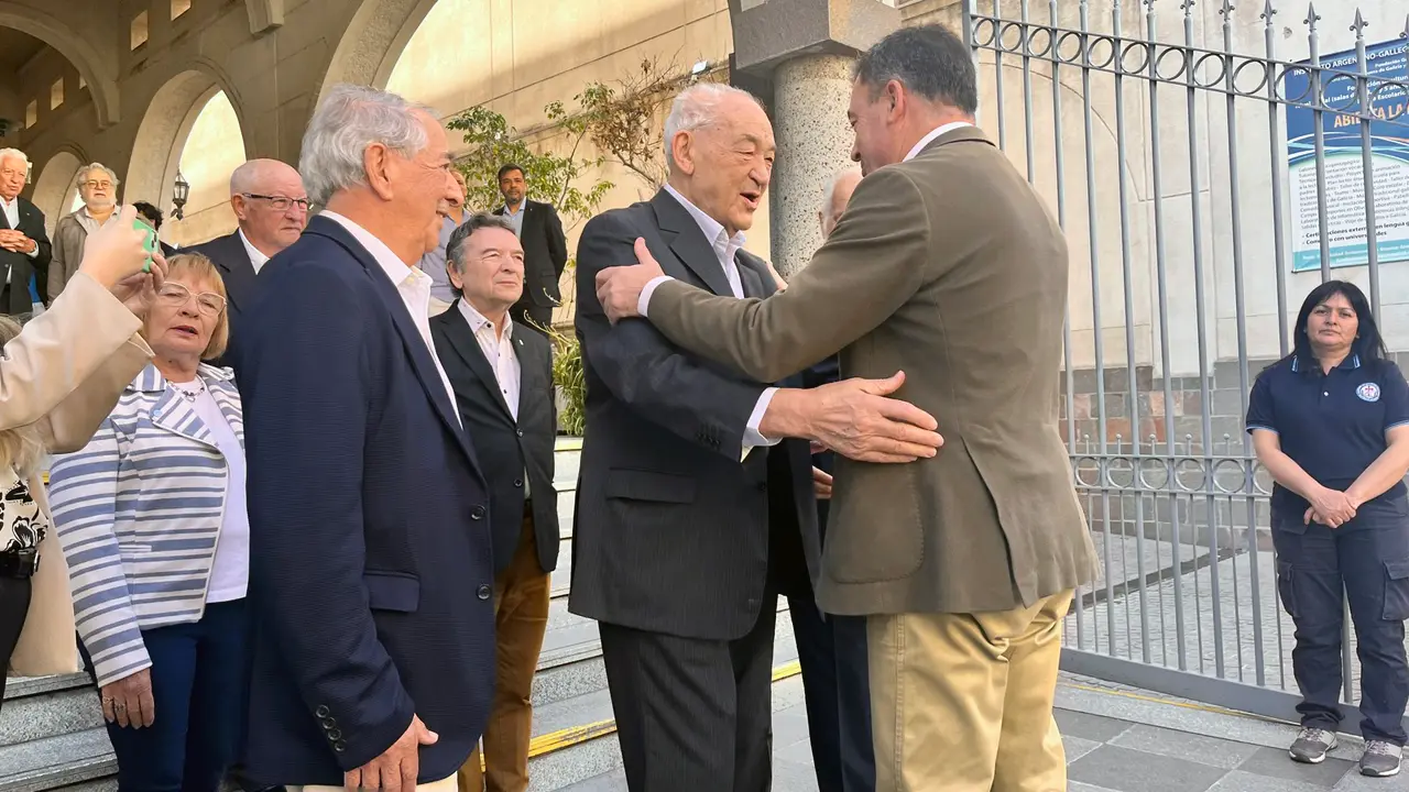 Roman Rodriguez-Santiago Apostol 2