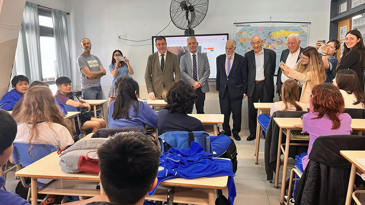 Roman Rodriguez-Santiago Apostol 3