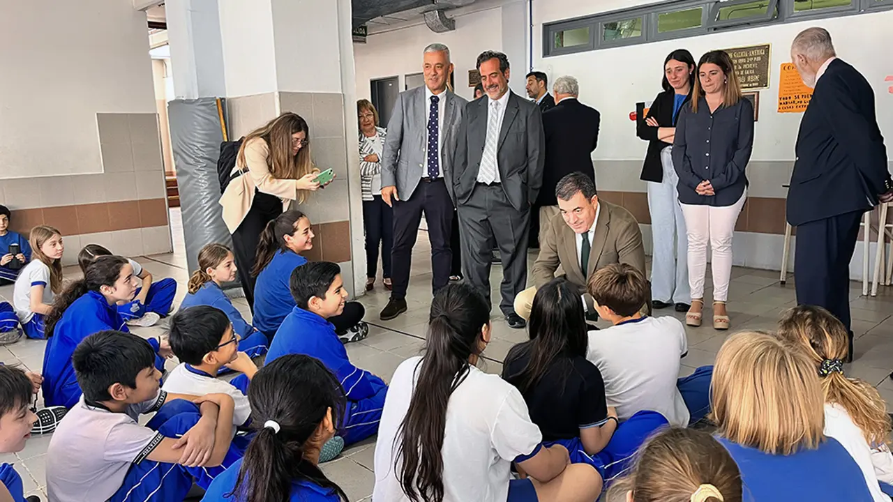 Roman Rodriguez-Santiago Apostol 4