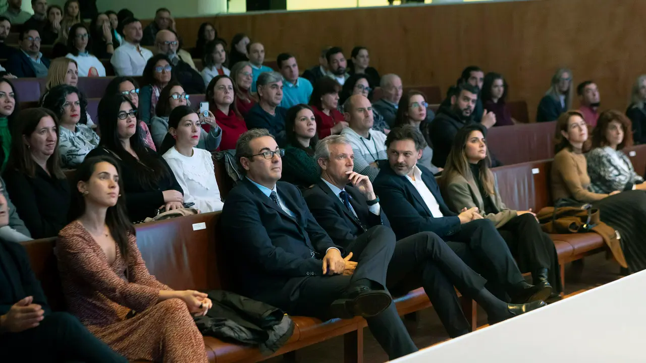 O titular do Executivo galego, Alfonso Rueda, acompañado do secretario xeral da Emigración, Antonio Rodríguez Miranda, clausura Encontro Retorno Emprendedor. Rede programa MERLO.