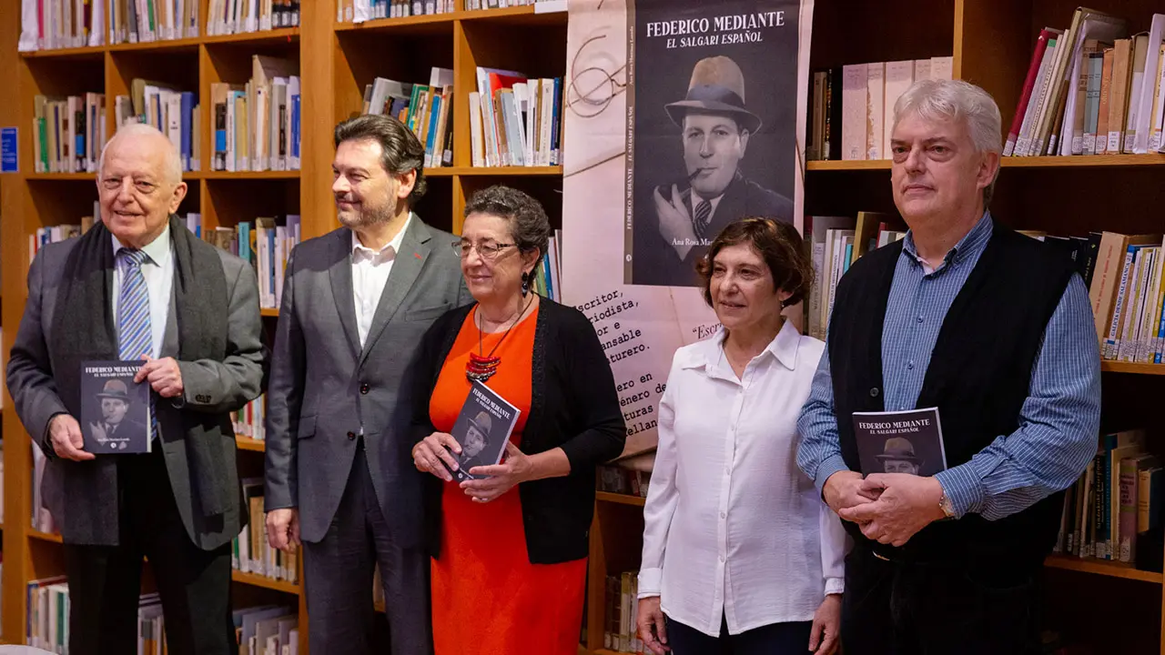 O secretario xeral da Emigración, Antonio Rodríguez Miranda, participará na presentación do libro Federico Mediante, el Salgari Español. Na Biblioteca do Consello da Cultura (Praza do Obradoiro, 4)
foto xoán crespo