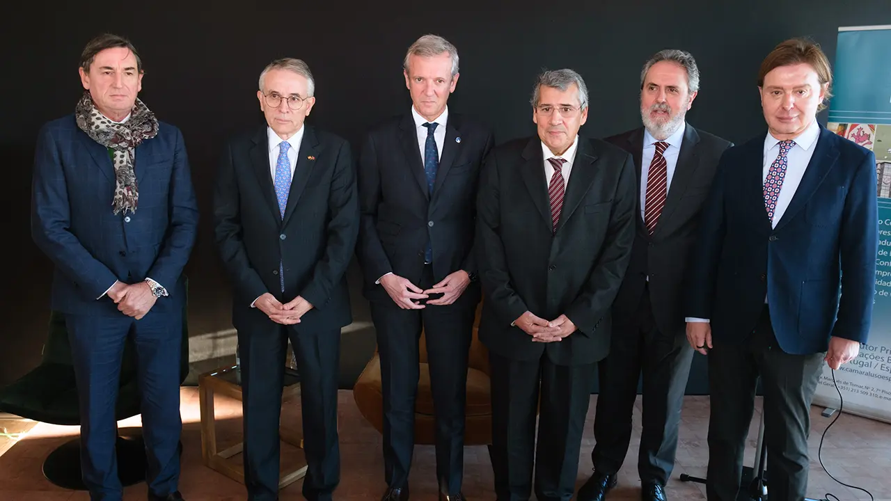 O presidente da Xunta, Alfonso Rueda, participa no almorzo da Cámara de Comercio e Industria luso-española (CCILE) sobre o éxito das relacións económicas e empresariais da Eurorrexión Galicia-Norte de Portugal. Vilanova da Gaia, 19/12/23.