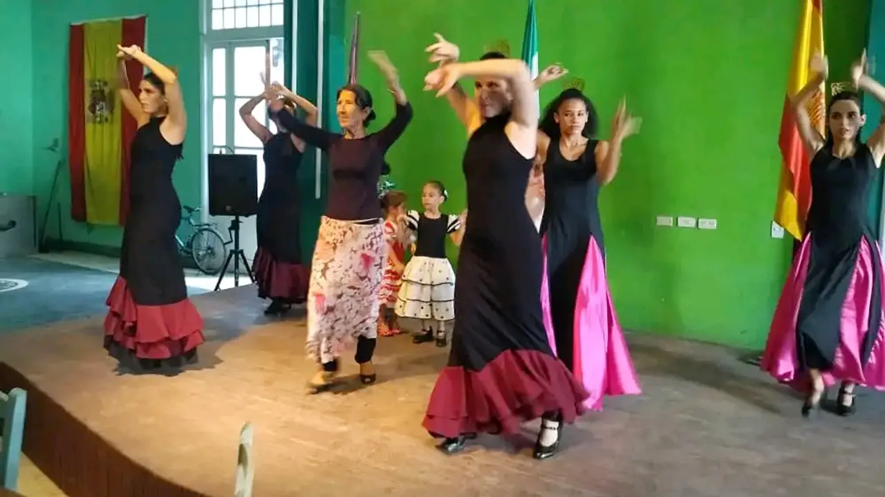 06-Escuela de Baile - Todas Juntas