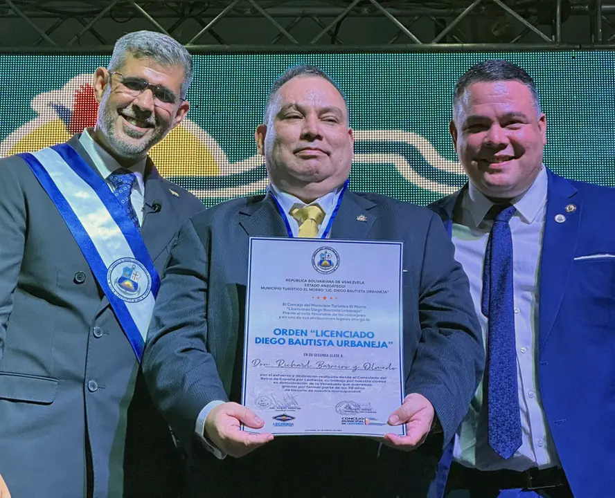 RICHARD BARREIRO RECIBE ORDEN DIEGO BAUSTISTA URBANEJA 1