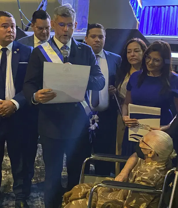 RICHARD BARREIRO RECIBE ORDEN DIEGO BAUSTISTA URBANEJA 9