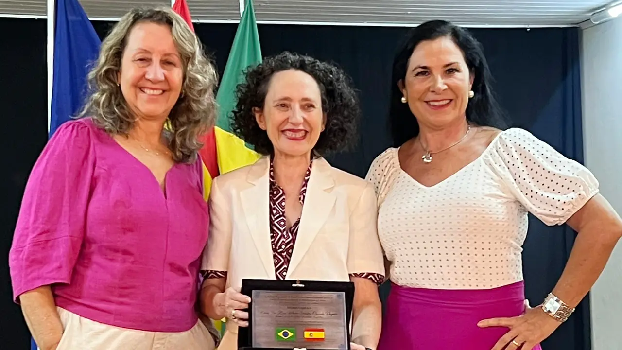 Maria del Carmen Pastor, PResidente del Centro  Español, Rosa Sanchez, Blanca Hernando Barco, Cónsul H. de Espanha