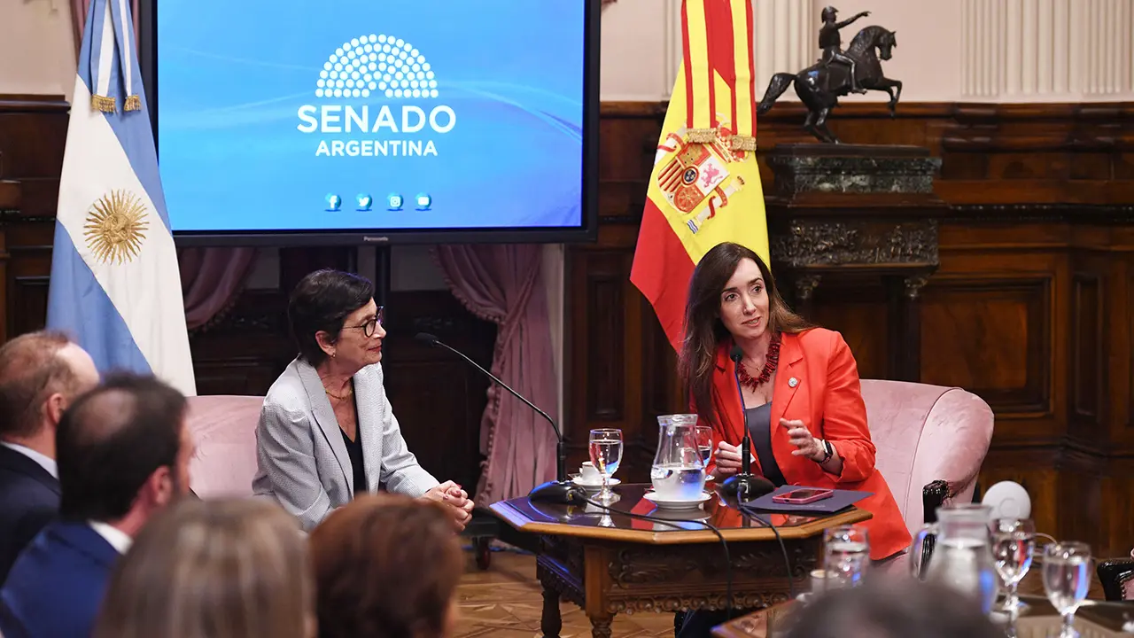 Reunión de la presidente del Senado y autoridades en el salón Eva Peron, el 6 de febrero de 2024 en el Senado de la Nación, en Buenos Aires; Argentina. Gabriel Cano/ Comunicación Senado)