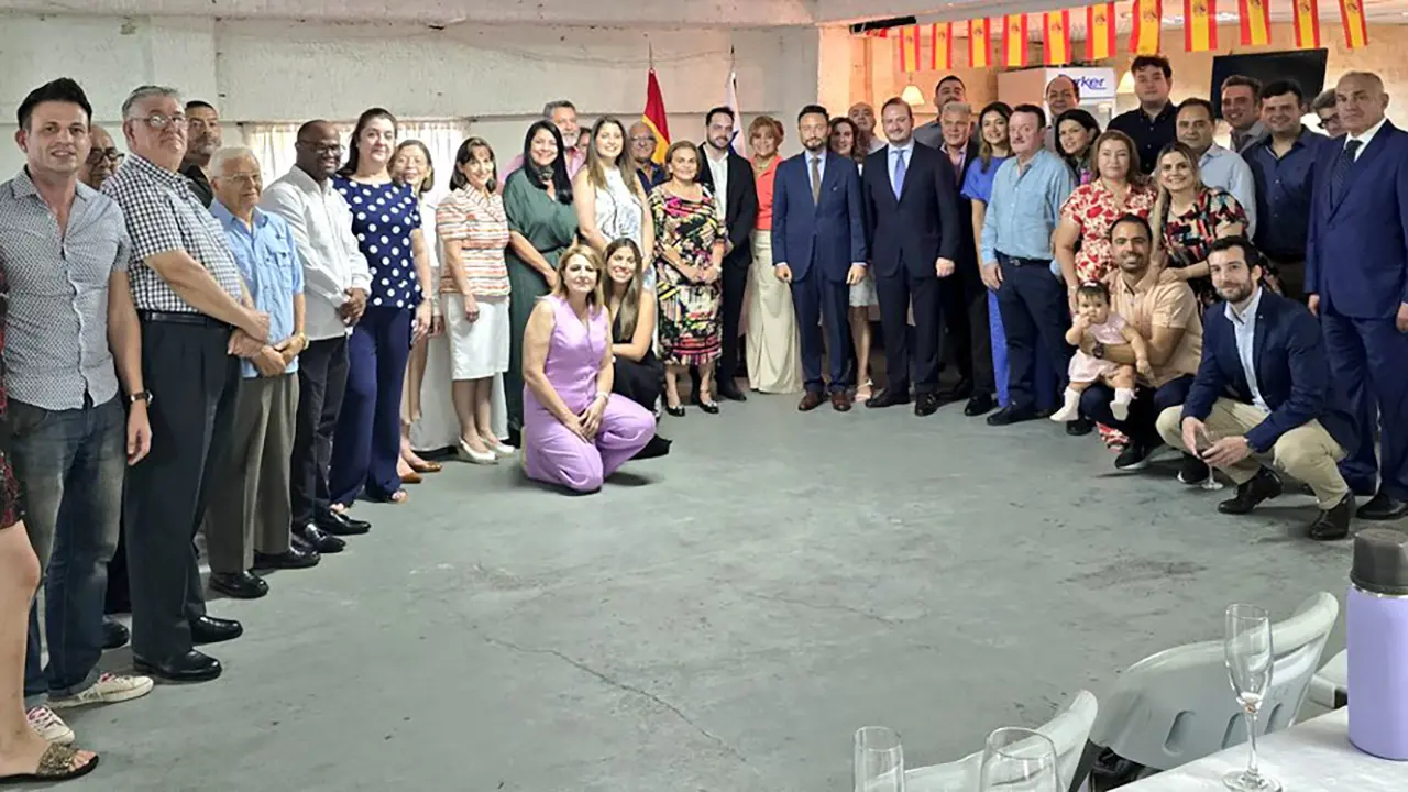 Consulado Honorario Colón 3