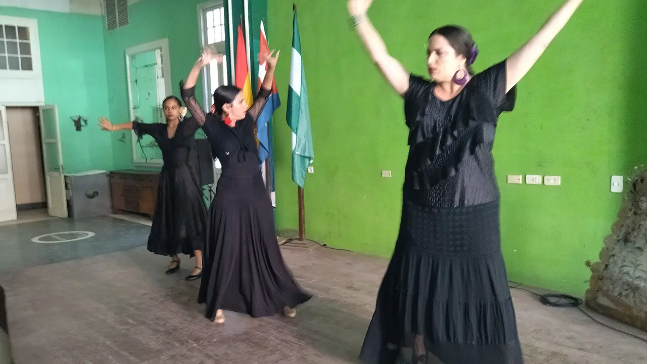 Foto 4- Bailaoras de la Escuela de Danza del Centro Andaluz