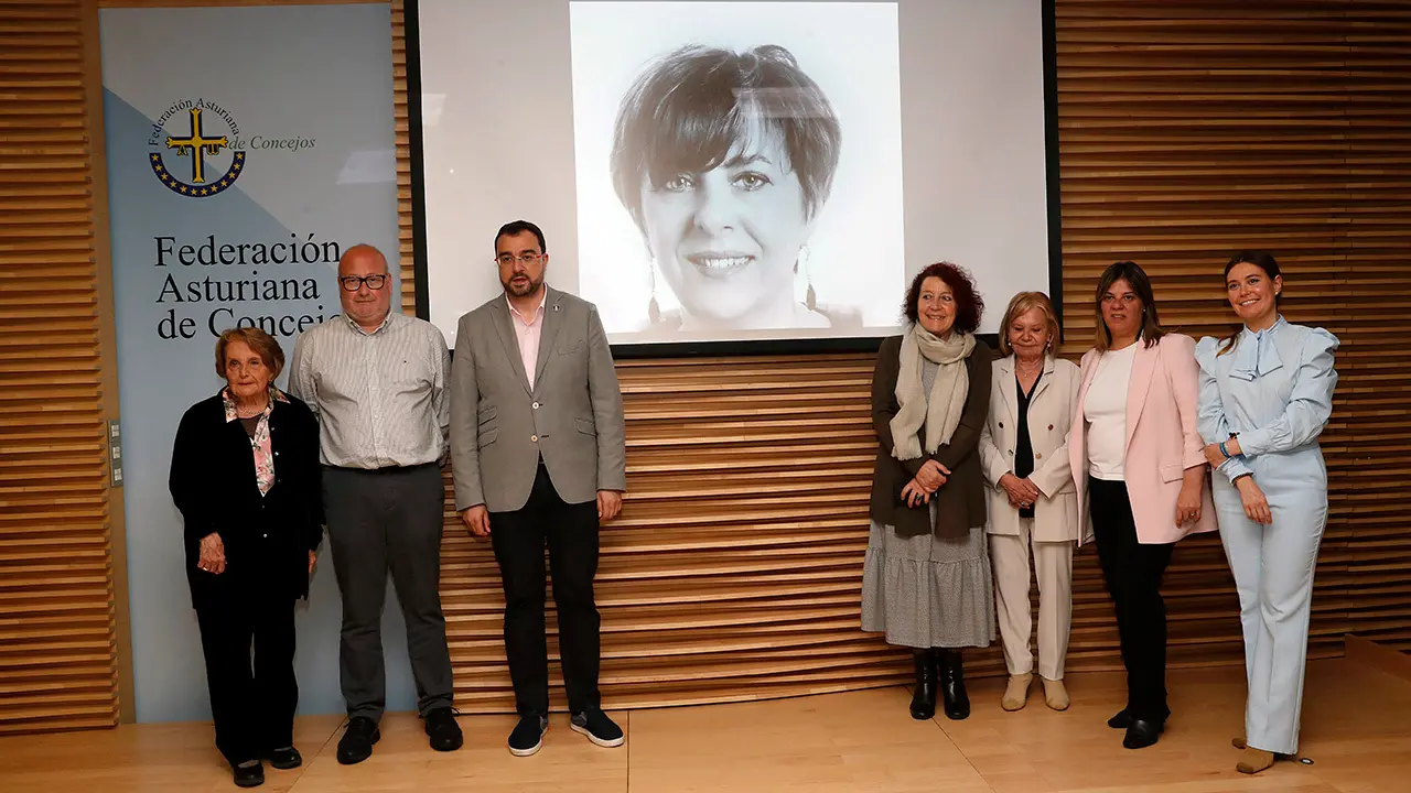 Presidente homenaje Begoña Serrano 1